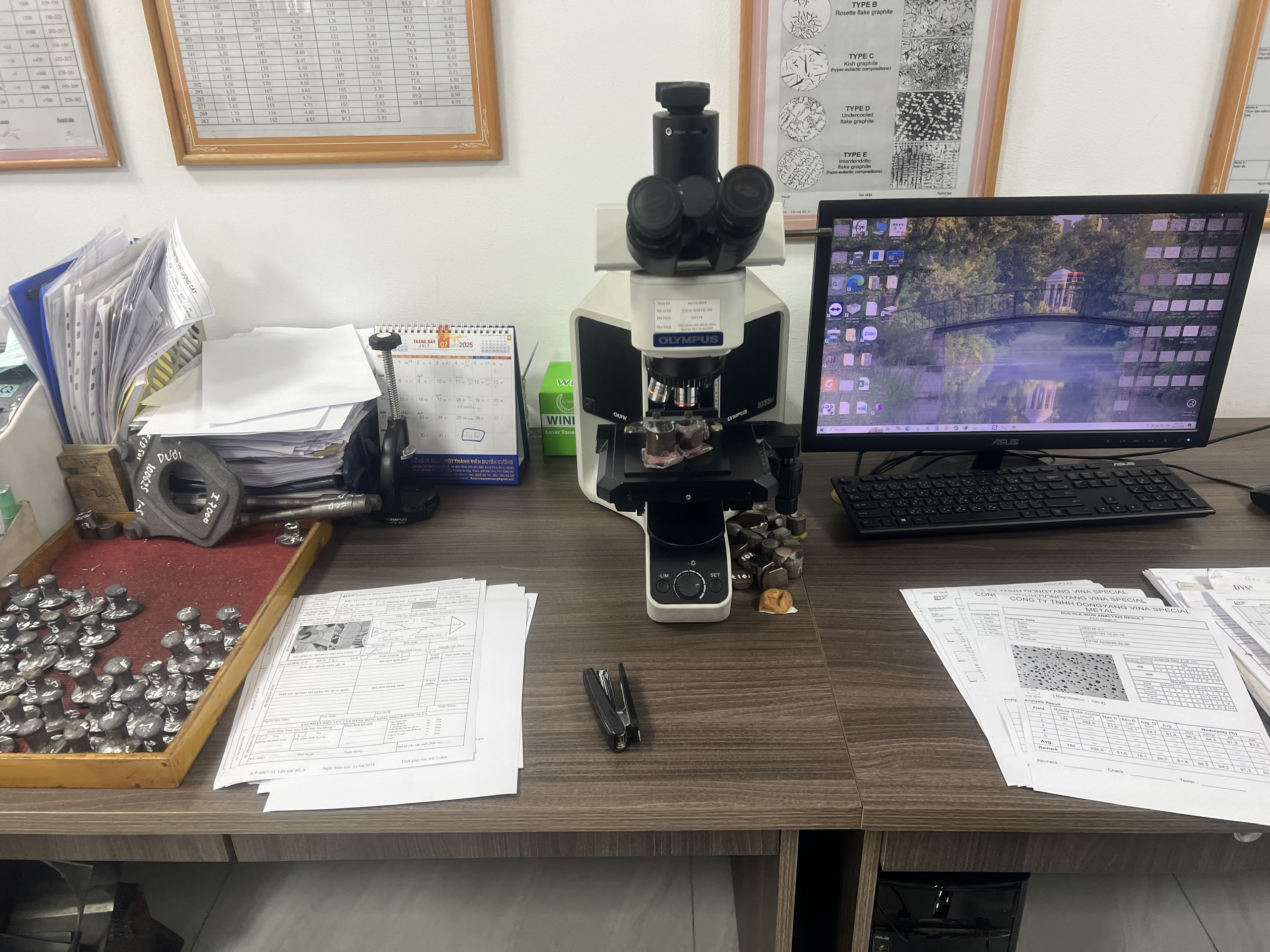 Metallurgical Microscope.jpg